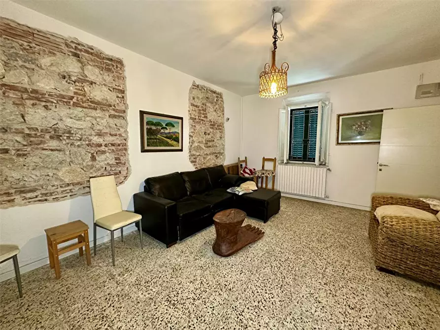 Immagine 1 di Casa indipendente in vendita  in via della pace a Montecarlo