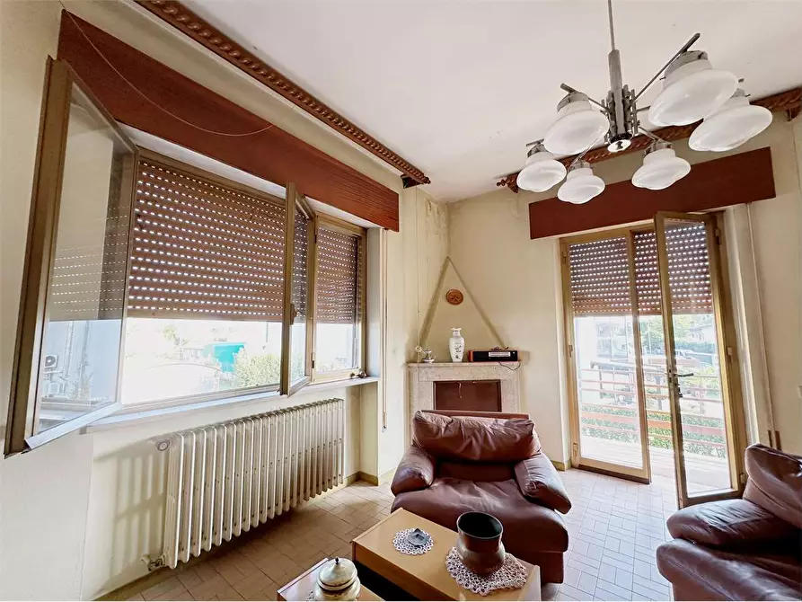 Immagine 2 di Villa in vendita  in Lammari  a Capannori