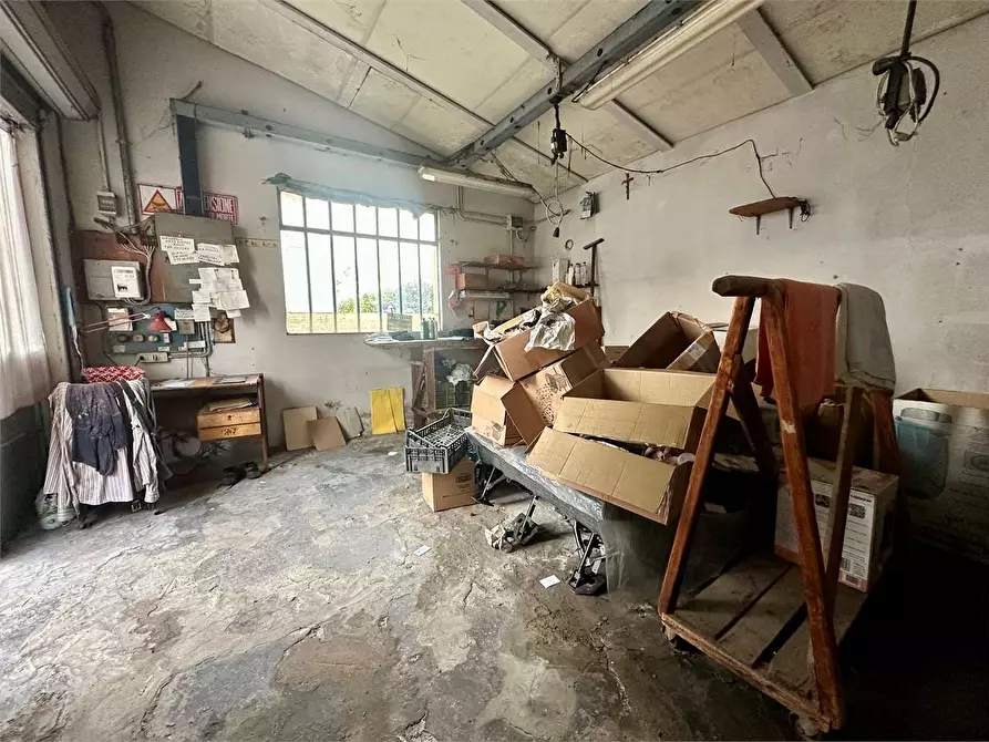 Immagine 31 di Villa in vendita  in Lammari  a Capannori