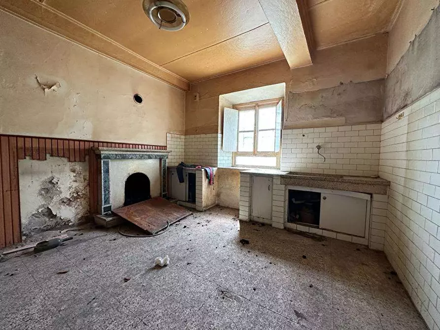 Immagine 1 di Stabile in vendita  in via delle ville  493 a Capannori