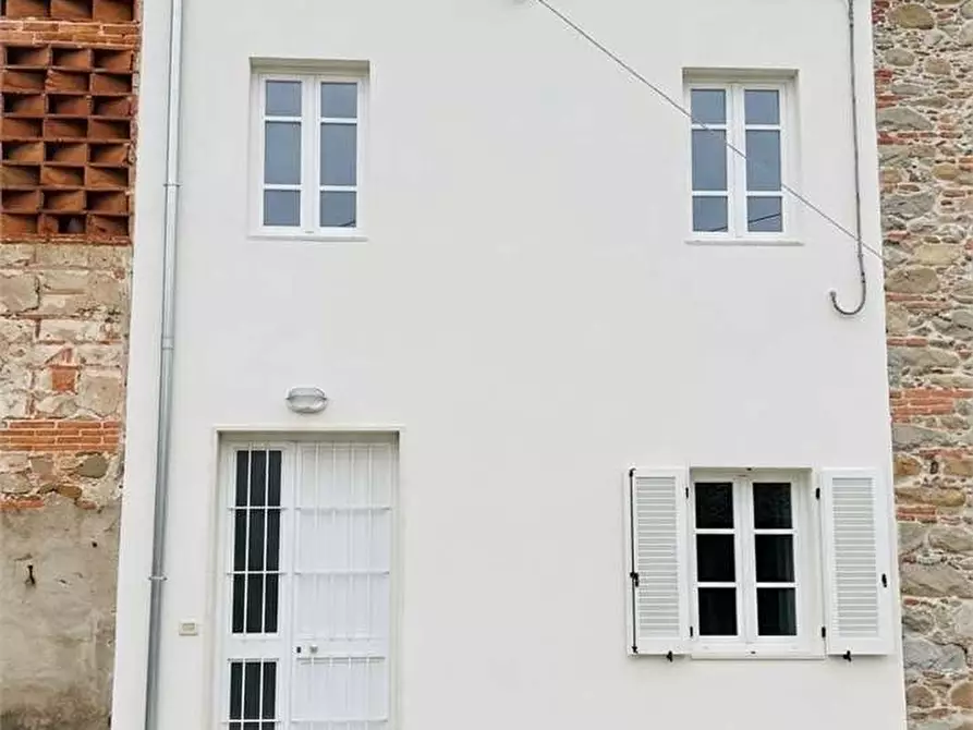 Immagine 1 di Porzione di casa in vendita  in via delle ville  493 a Capannori