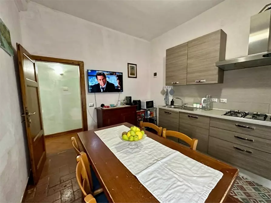 Immagine 4 di Appartamento in vendita  in via nazionale a Lucca