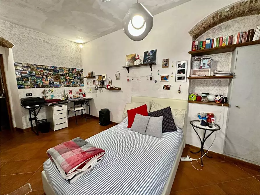 Immagine 10 di Appartamento in vendita  in via nazionale a Lucca