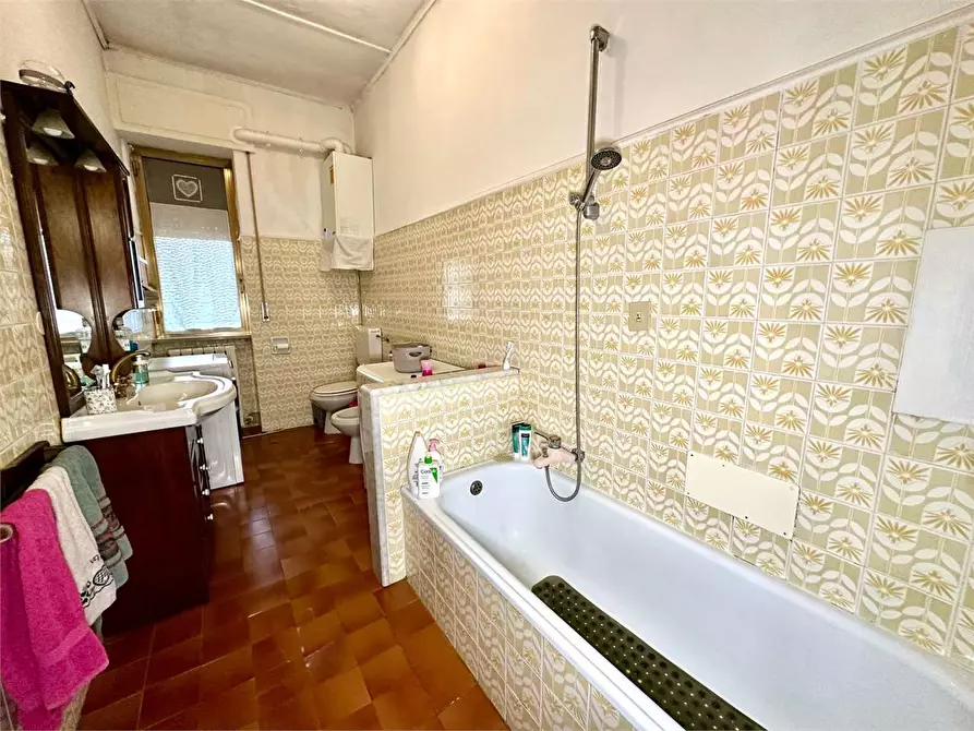 Immagine 14 di Appartamento in vendita  in via nazionale a Lucca