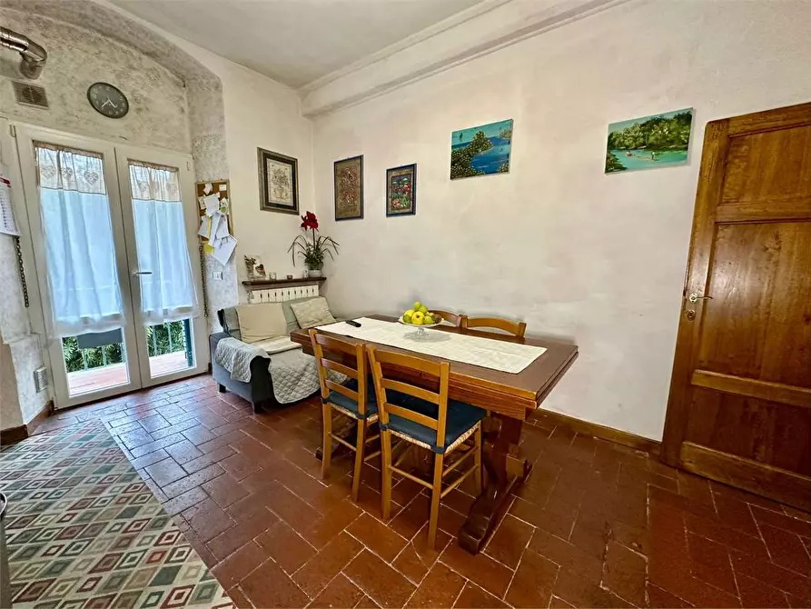 Immagine 3 di Appartamento in vendita  in via nazionale a Lucca