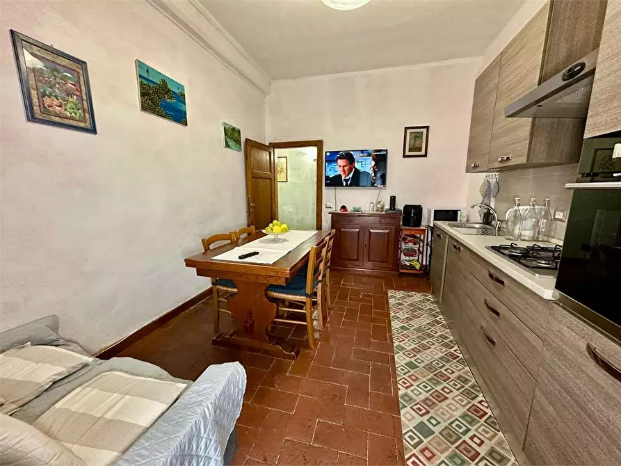 Immagine 2 di Appartamento in vendita  in via nazionale a Lucca