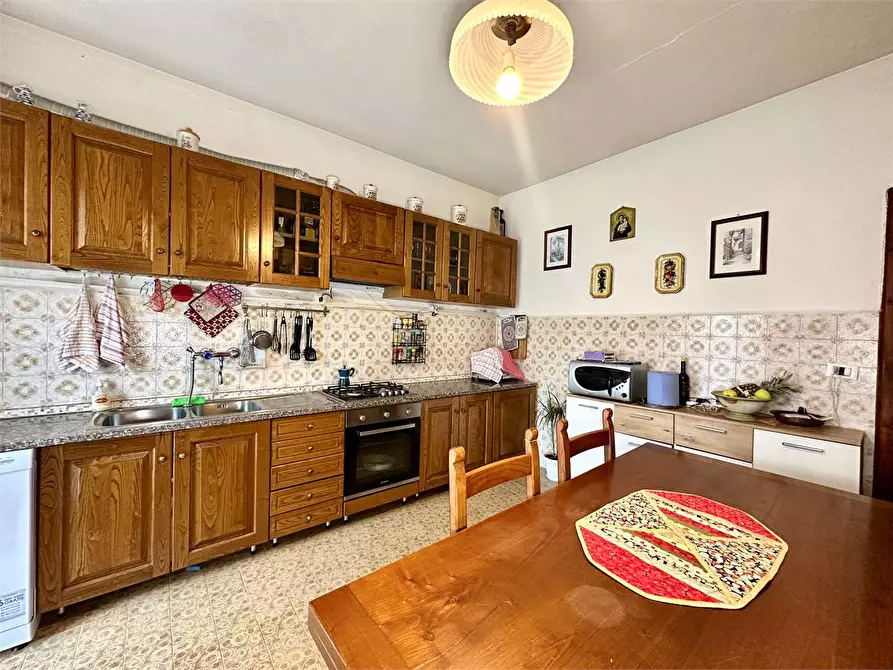 Immagine 8 di Porzione di casa in vendita  in via delle ville 493 a Capannori