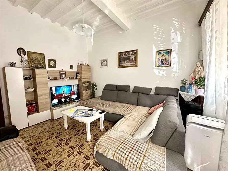 Immagine 2 di Porzione di casa in vendita  in via delle ville 493 a Capannori