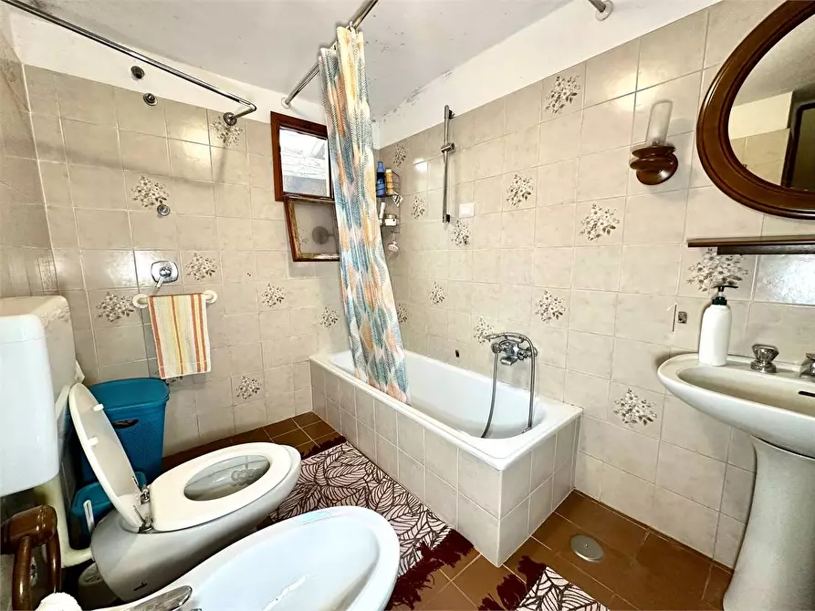 Immagine 14 di Porzione di casa in vendita  in via delle ville 493 a Capannori