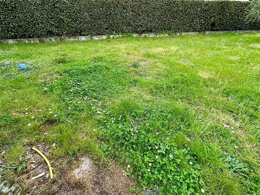 Immagine 23 di Porzione di casa in vendita  in via delle ville 493 a Capannori