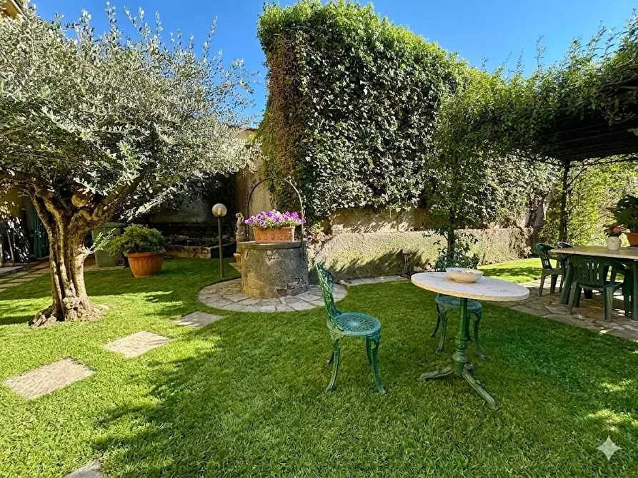 Immagine 1 di Appartamento in vendita  in via nazionale a Lucca