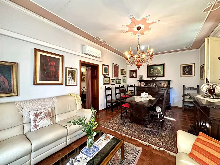 Immagine 3 di Appartamento in vendita  in via nazionale a Lucca