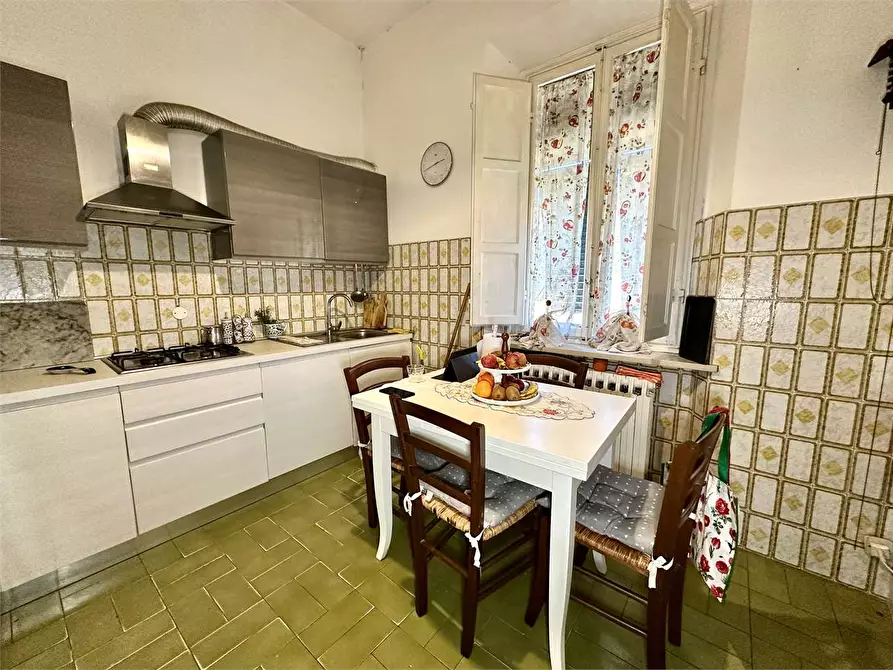 Immagine 11 di Appartamento in vendita  in via nazionale a Lucca