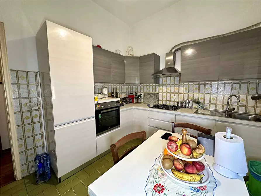 Immagine 12 di Appartamento in vendita  in via nazionale a Lucca