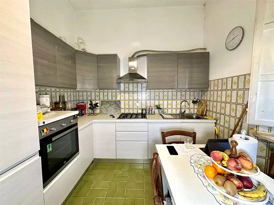 Immagine 13 di Appartamento in vendita  in via nazionale a Lucca