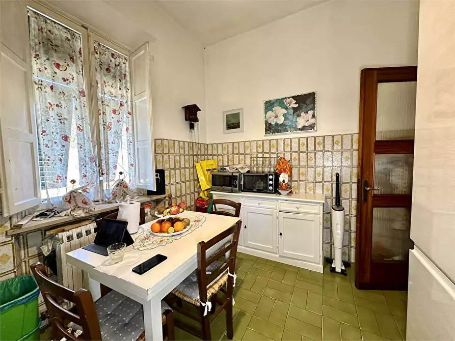 Immagine 14 di Appartamento in vendita  in via nazionale a Lucca