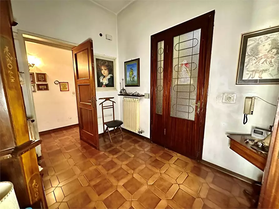 Immagine 29 di Appartamento in vendita  in via nazionale a Lucca