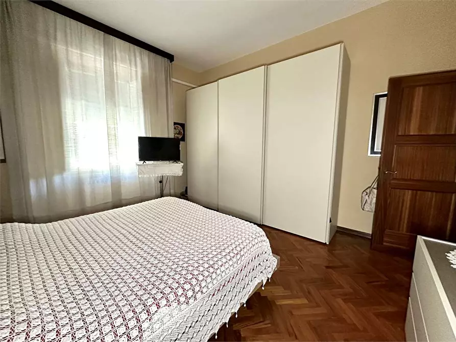 Immagine 18 di Appartamento in vendita  in via nazionale a Lucca