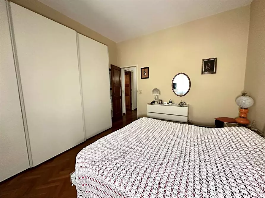 Immagine 17 di Appartamento in vendita  in via nazionale a Lucca
