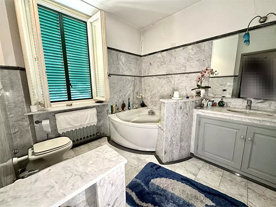 Immagine 24 di Appartamento in vendita  in via nazionale a Lucca