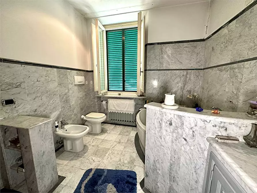 Immagine 25 di Appartamento in vendita  in via nazionale a Lucca