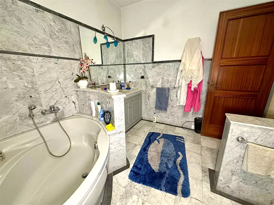 Immagine 26 di Appartamento in vendita  in via nazionale a Lucca