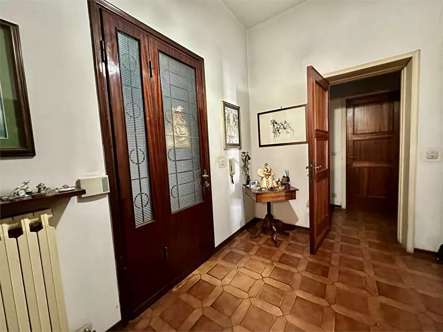 Immagine 30 di Appartamento in vendita  in via nazionale a Lucca