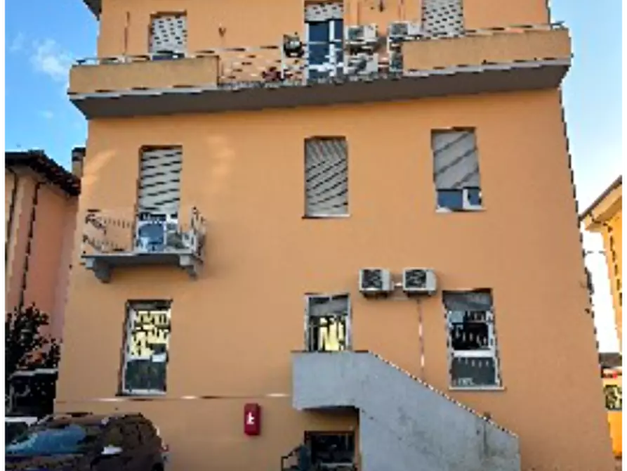 Immagine 3 di Villa in vendita  a Pisa