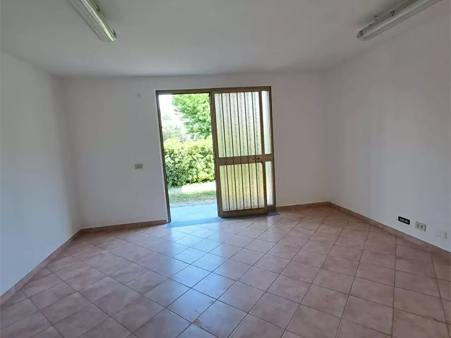 Immagine 7 di Magazzino in affitto  in via nottolini a Lucca