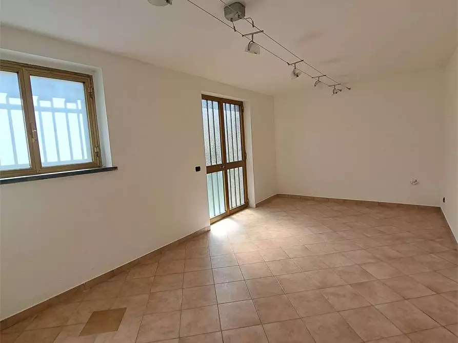 Immagine 4 di Magazzino in affitto  in via nottolini a Lucca