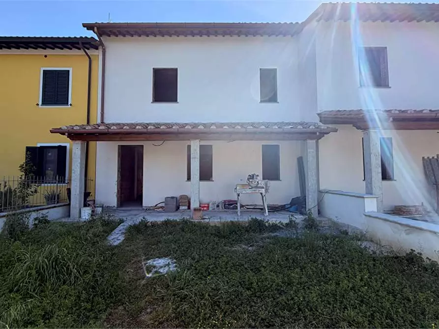 Immagine 1 di Villetta a schiera in vendita  in Camigliano a Capannori