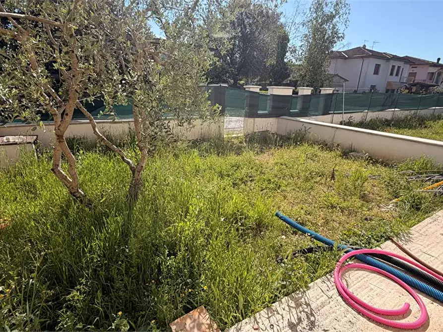 Immagine 16 di Villetta a schiera in vendita  in Camigliano a Capannori