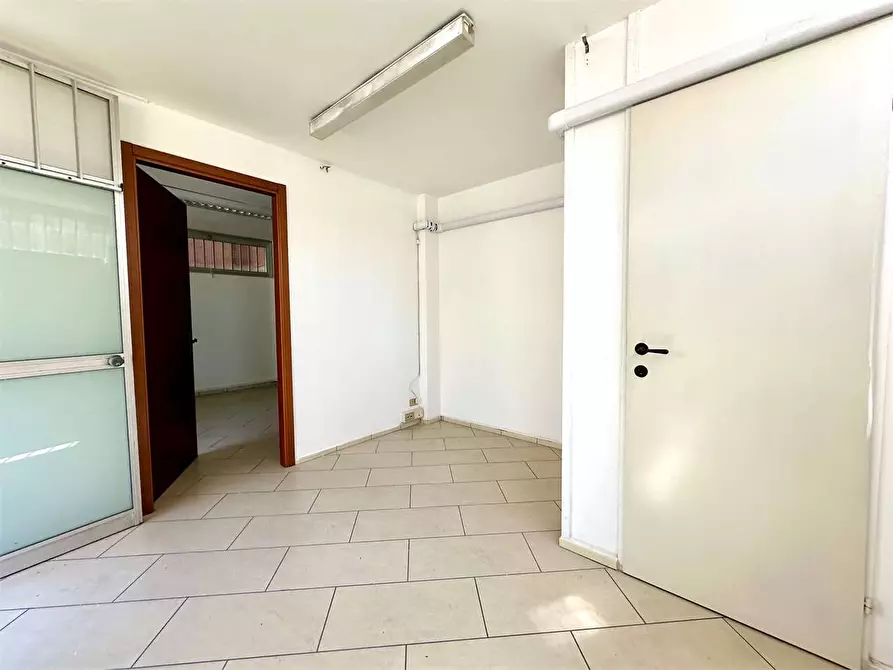 Immagine 7 di Ufficio in affitto  in Via delle stalle a Lucca