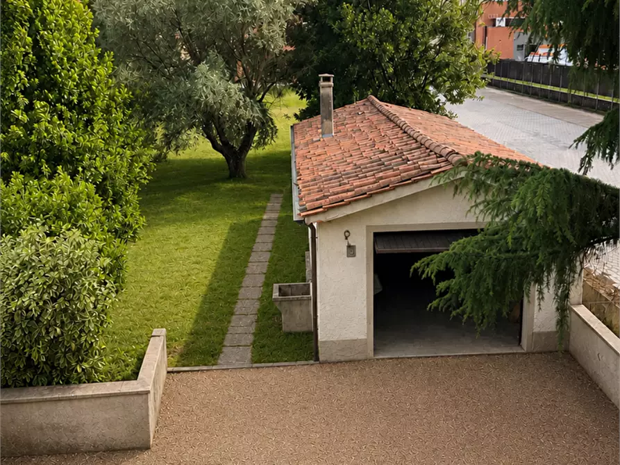 Immagine 3 di Casa bifamiliare in vendita  in via di chiasso roggi a Capannori