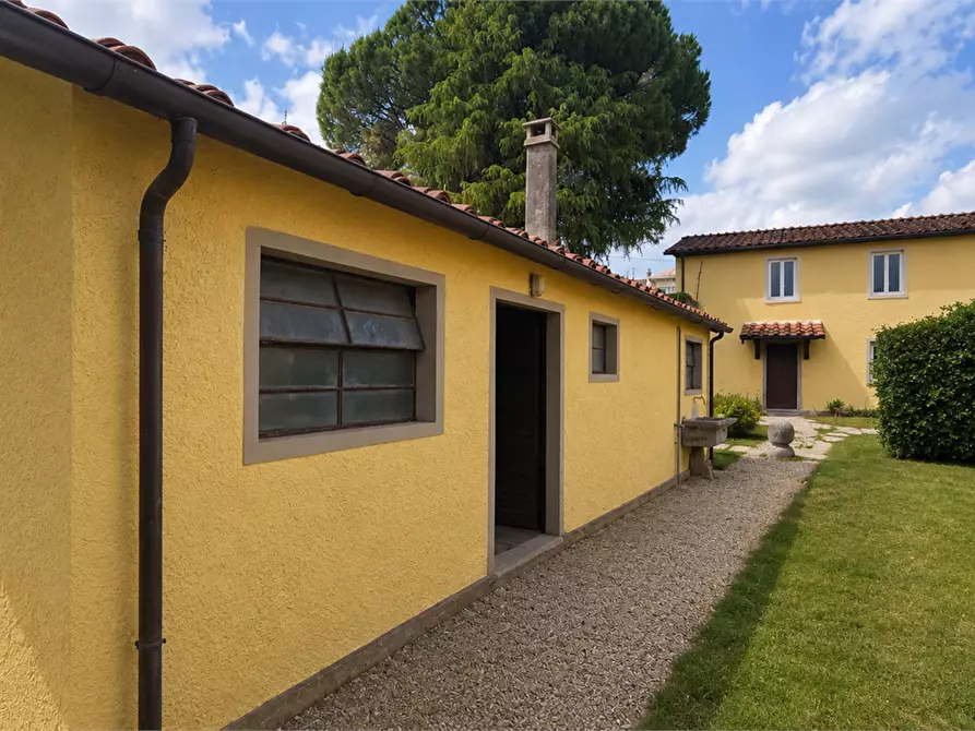 Immagine 4 di Casa bifamiliare in vendita  in via di chiasso roggi a Capannori