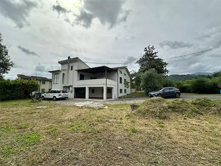 Immagine 1 di Villa in vendita  in via di pontemaggiore a Capannori