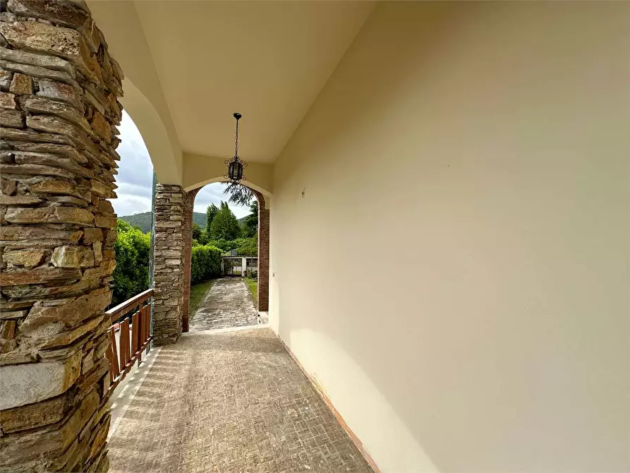 Immagine 5 di Villa in vendita  in via di pontemaggiore a Capannori