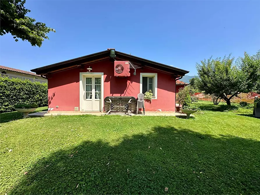 Immagine 4 di Casa bifamiliare in vendita  in via delle ville a Capannori