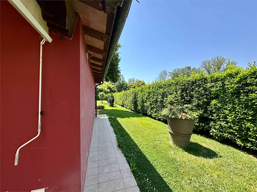 Immagine 35 di Casa bifamiliare in vendita  in via delle ville a Capannori