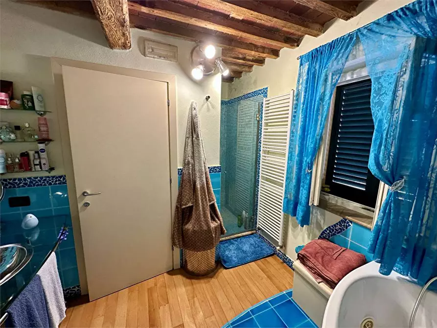 Immagine 25 di Casa bifamiliare in vendita  in via delle ville a Capannori