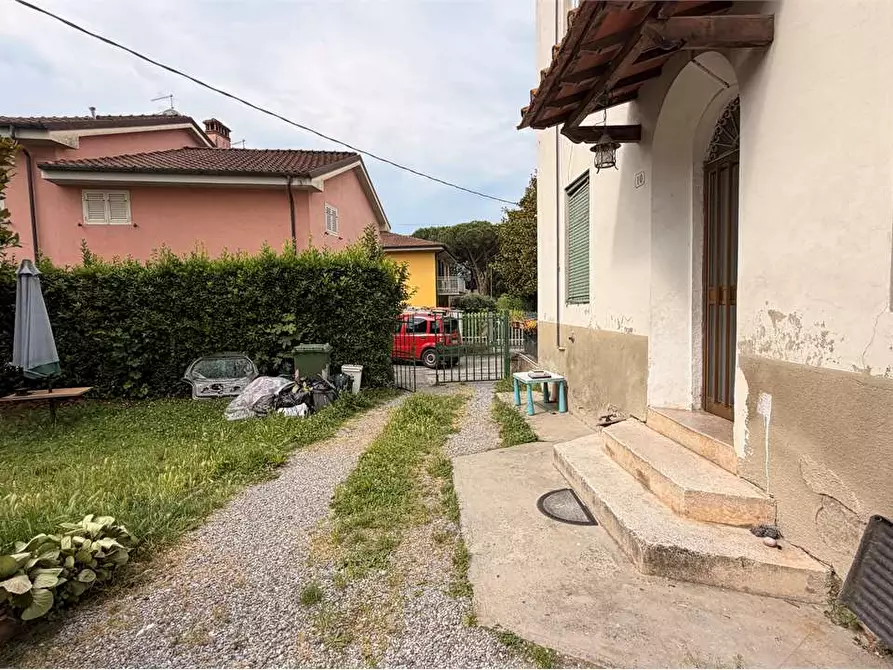 Immagine 11 di Stabile in vendita  in san marco a Lucca