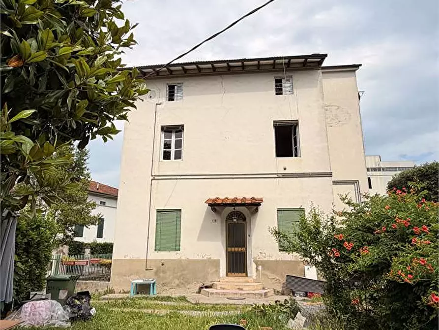 Immagine 14 di Stabile in vendita  in san marco a Lucca