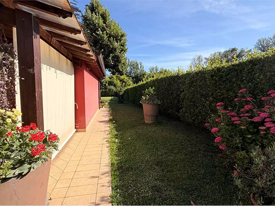 Immagine 34 di Casa bifamiliare in vendita  in via delle ville a Capannori