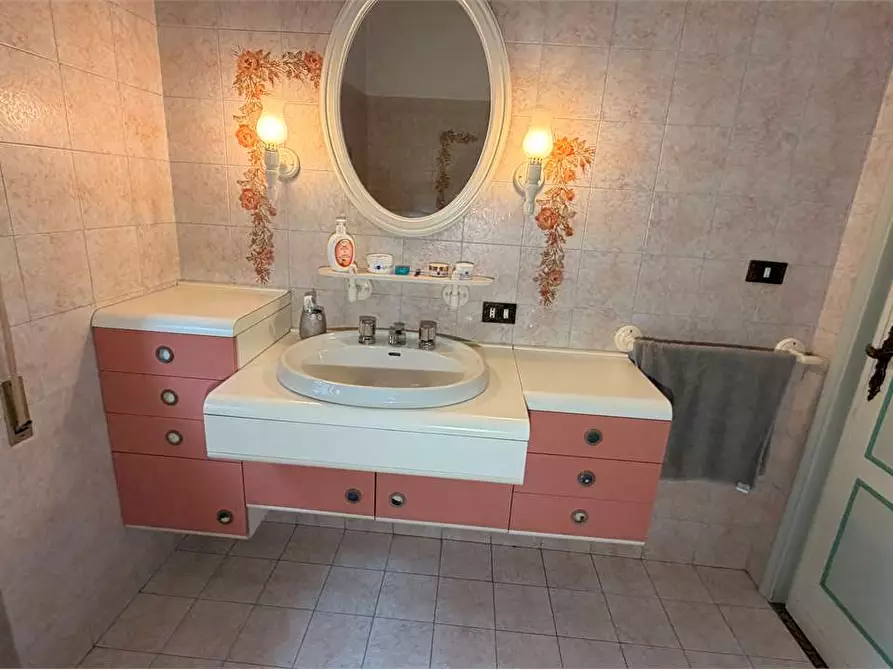 Immagine 37 di Villa in vendita  in Via dei Maionchi a Capannori