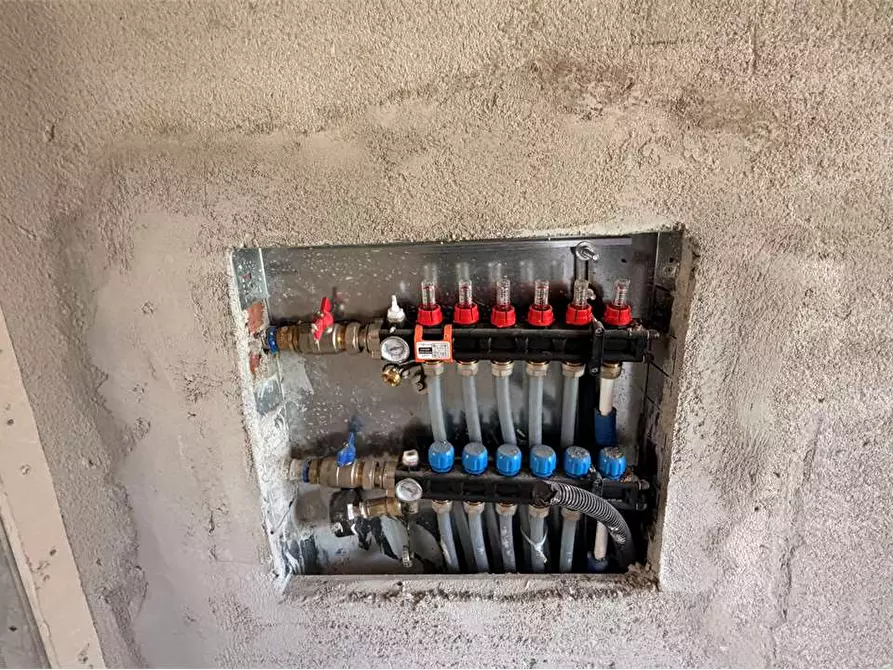 Immagine 6 di Casa indipendente in vendita  a Lucca