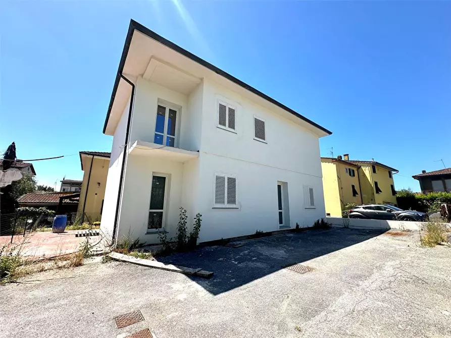 Immagine 1 di Villa in vendita  in via delle Ville 493 a Capannori