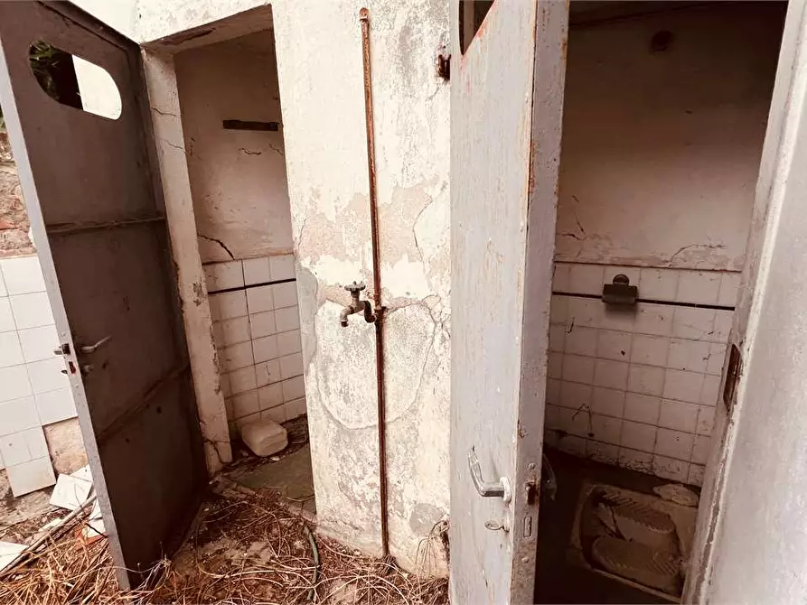 Immagine 12 di Magazzino in affitto  in VIA PESCIATINA a Lucca