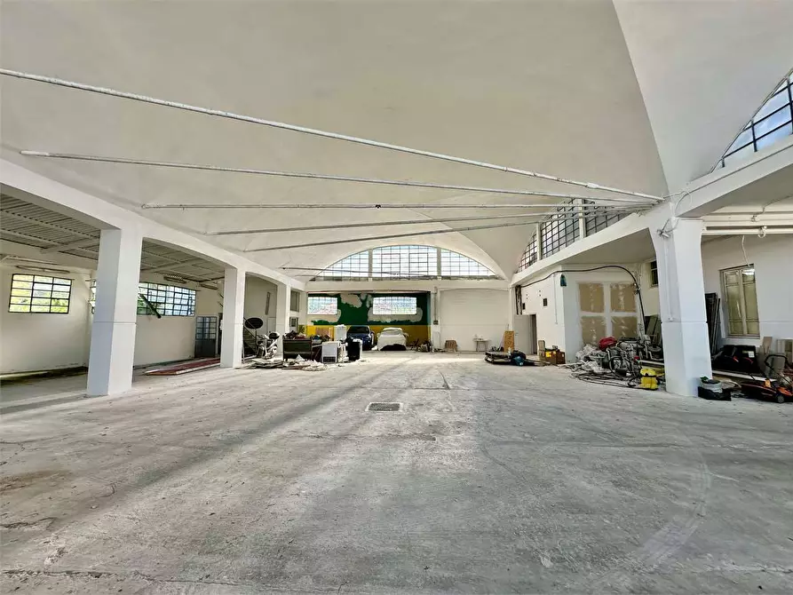 Immagine 4 di Magazzino in affitto  in VIA PESCIATINA a Lucca
