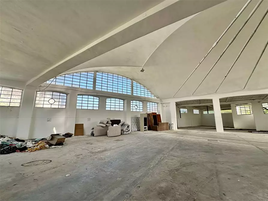 Immagine 10 di Magazzino in affitto  in VIA PESCIATINA a Lucca