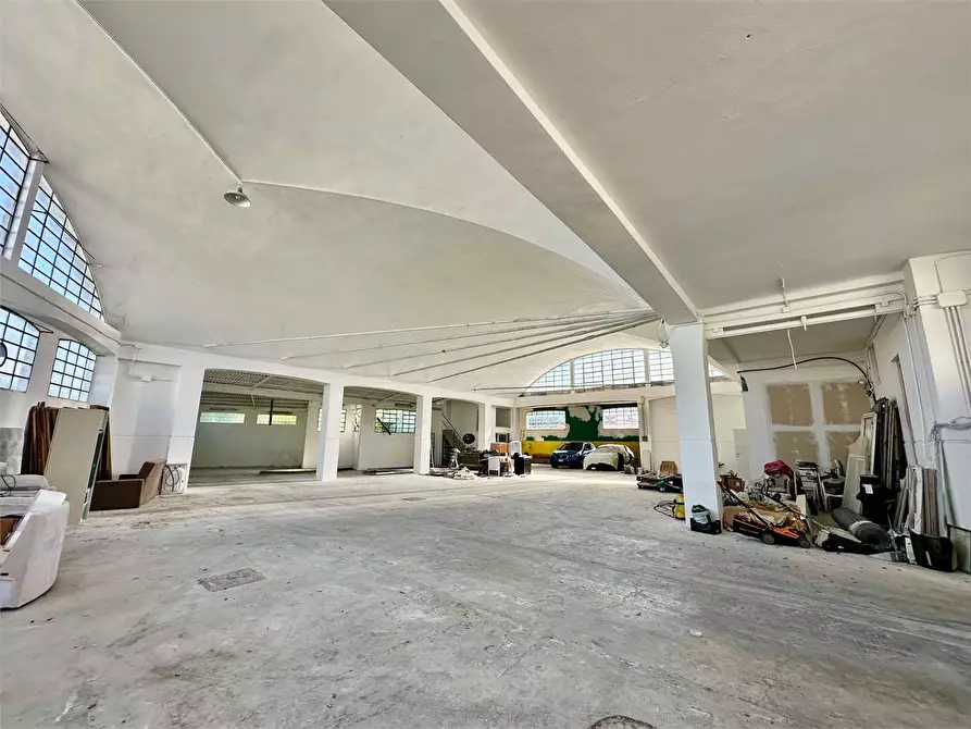 Immagine 8 di Magazzino in affitto  in VIA PESCIATINA a Lucca